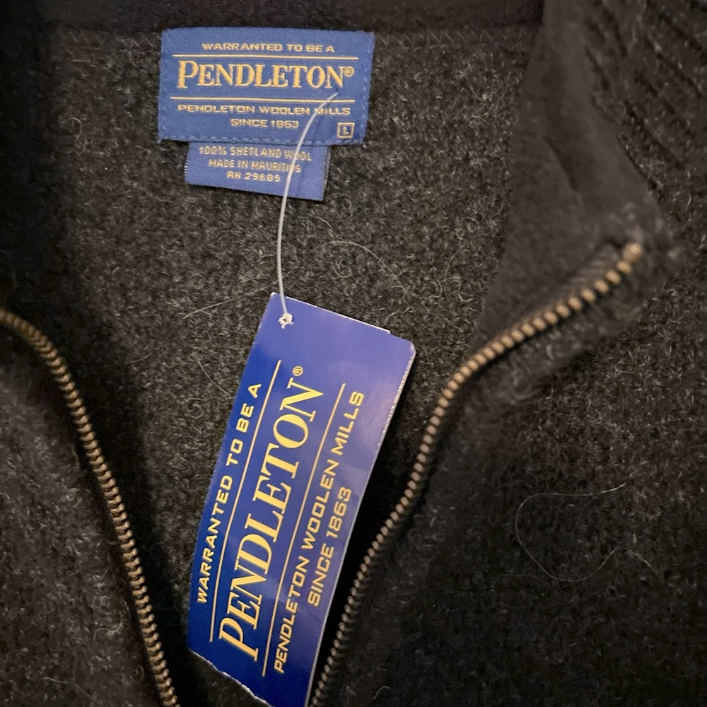 Pendleton BNWT size large vintage 100% Shetland wool.